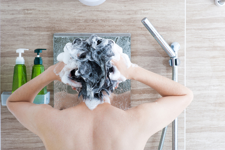 正しい髪の洗い方は入浴前の準備が肝心